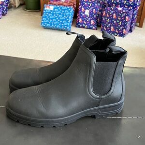 Black goodlellow rain boots. Men size 9